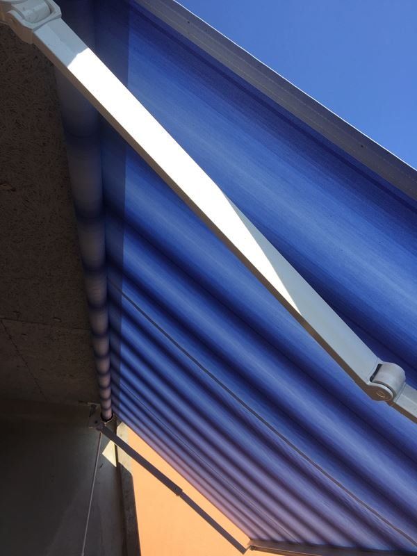 Stobag Tende da sole: STOBAG store SIGMA S7000 de 3.5 x 2.5 m – Usato da Thielle venduto da Plusvalue_Neuchatel