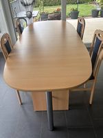 Ausziehbarer Tisch und 4 Stühle
