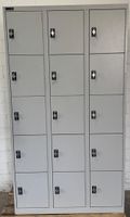 Fächerschrank aus Stahlblech in RAL 7035 lichtgrau