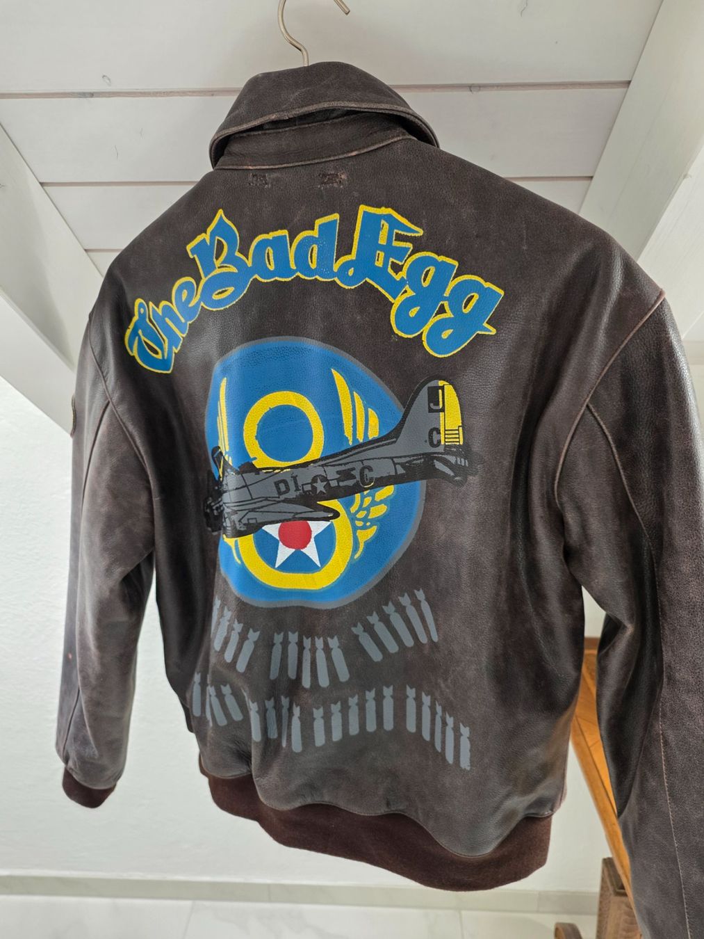 Jacken: A-2 Piloten Jacke mit "Nose Art" BAD EGG – Neu (gemäss Beschreibung) aus Unterlunkhofen von a289339 1