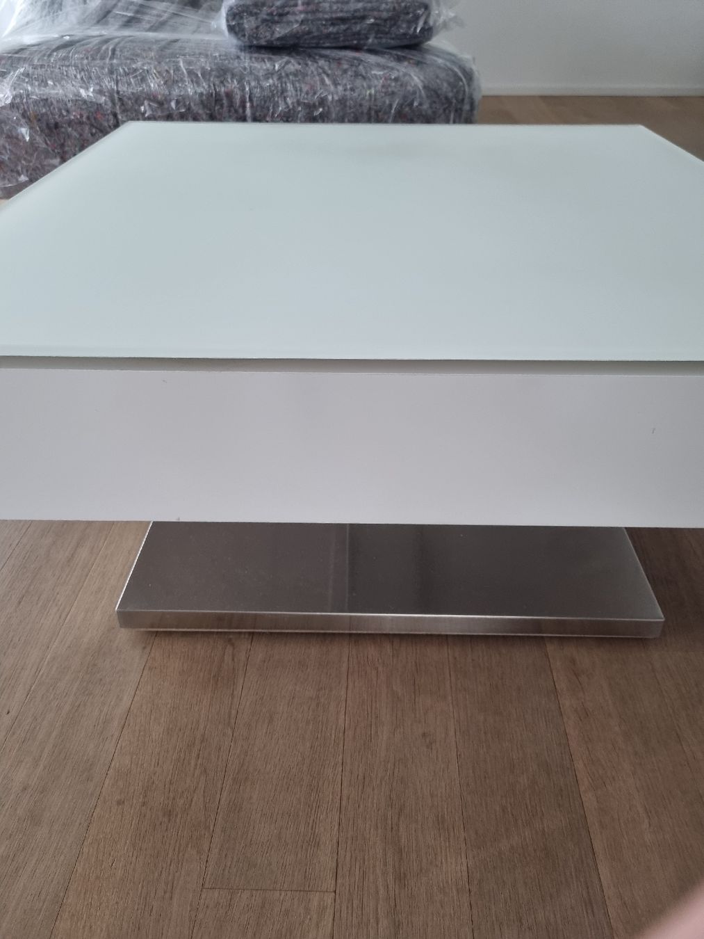 Tavoli: Weisser Couchtisch mit Glasplatte und Schublade – Usato da Luzern venduto da Milena345 4