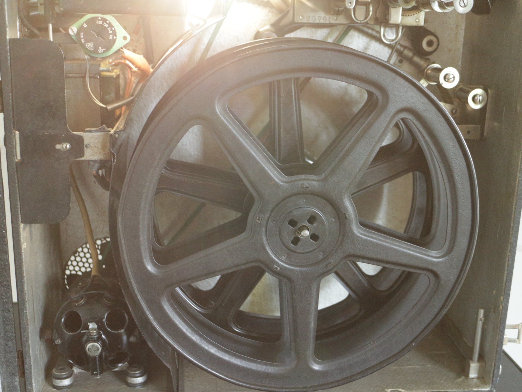 Fotocamera: DeVry 35mm Kino-Kofferprojektor 1922 – Usato da Luterbach venduto da fink4500 2