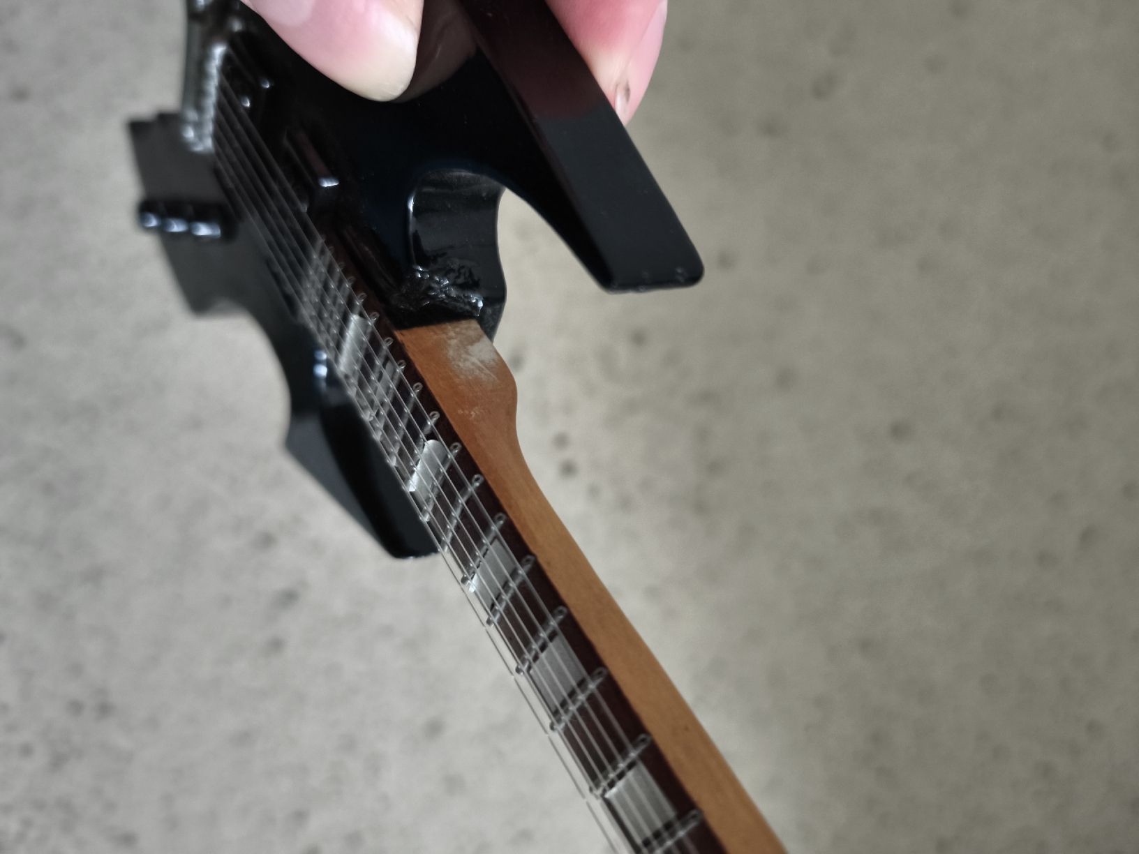 Musikinstrumente: B.C. Rich Beast Miniatur Gitarren Modell – Gebraucht aus Zürich von Mai_zt9c 4