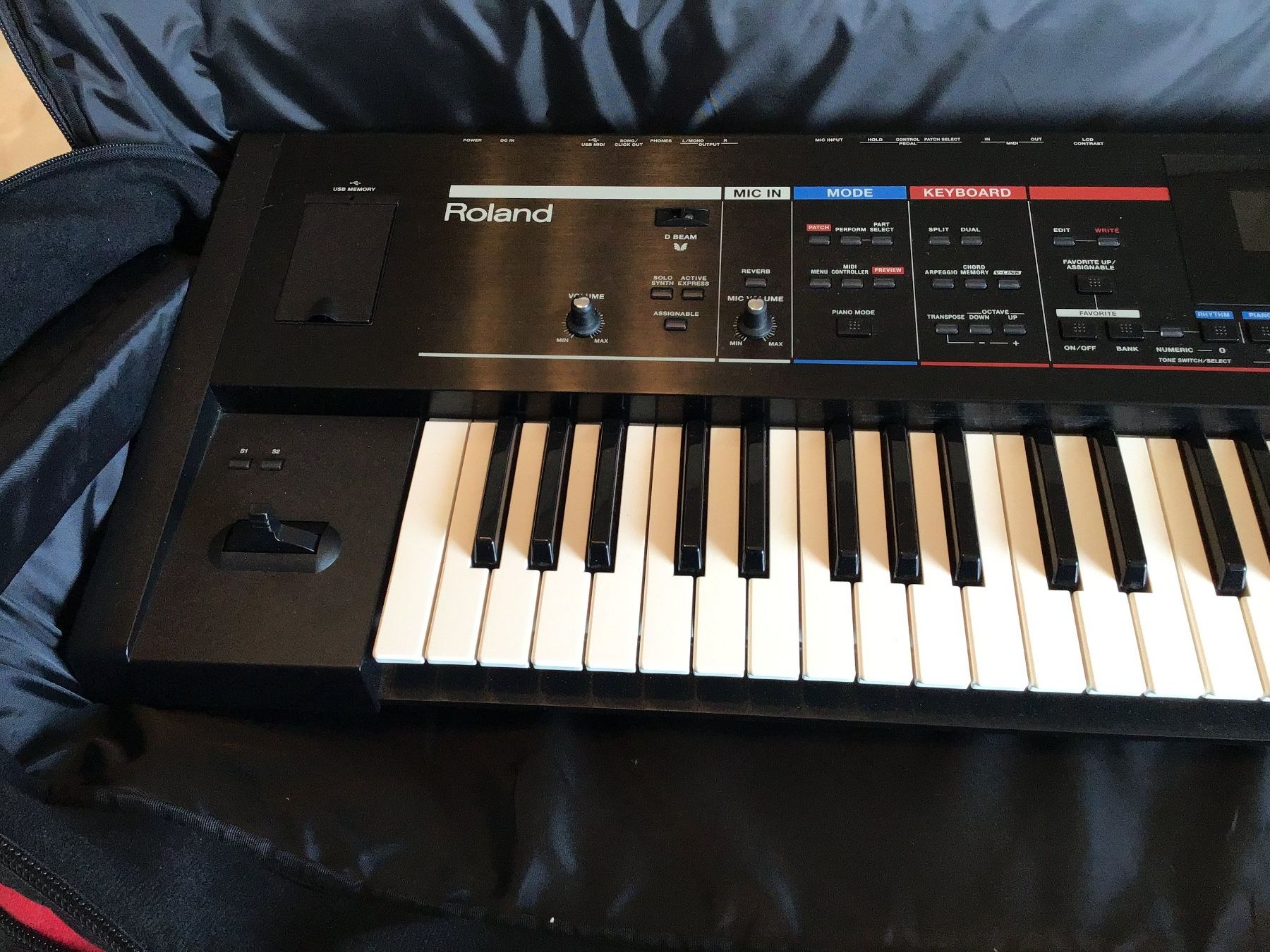 Roland Strumenti musicali: Roland Juno Stage Synthesizer Keyboard inkl. Tasche – Usato da Hunzenschwil venduto da pko_yyy9 1