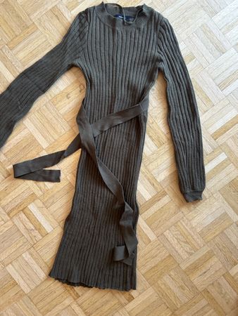 Strickkleid Vero Moda oliv gerippt Grösse XXS neuwertig