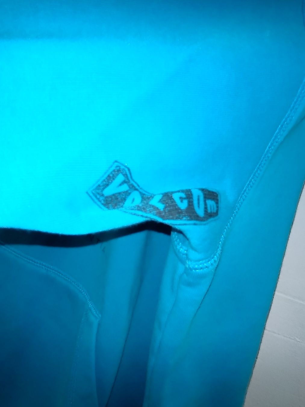 Maglioni & Felpe: Volcom turquoise, taille M, Sweat-shirt à capuche – Usato da Farvagny-le-Grand venduto da LaCaverne 2