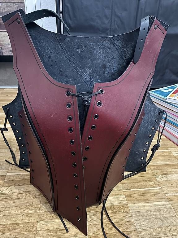 Kostüme: Leder Brustplatte – Gebraucht aus Zürich von Kedelm