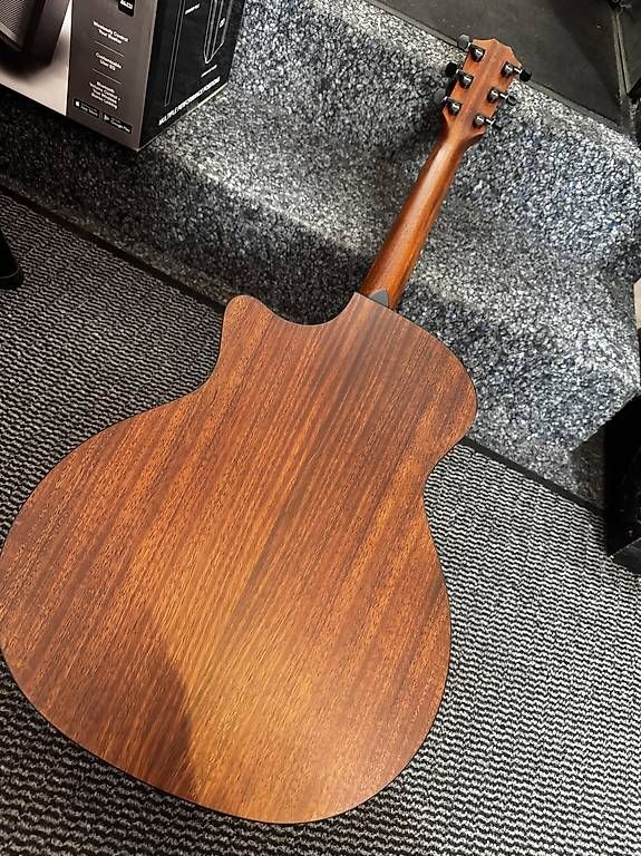Strumenti musicali: Taylor 324ce Next Generation  – Nuovo e nell'imballaggio originale da Morges venduto da GvnMusic 3