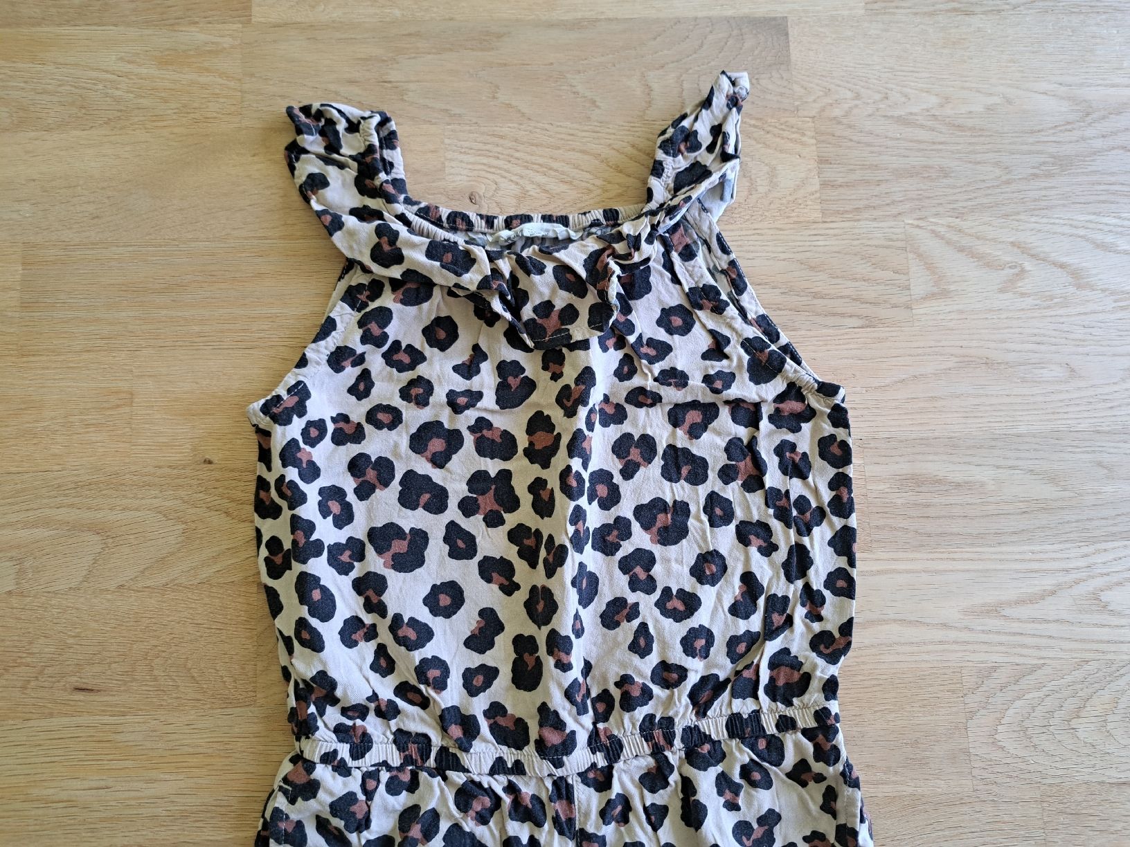 H&M Tute: Sommerlicher Leo Jumpsuit Gr. 122 H&M – Usato da Bergdietikon venduto da Staphylococcus 1