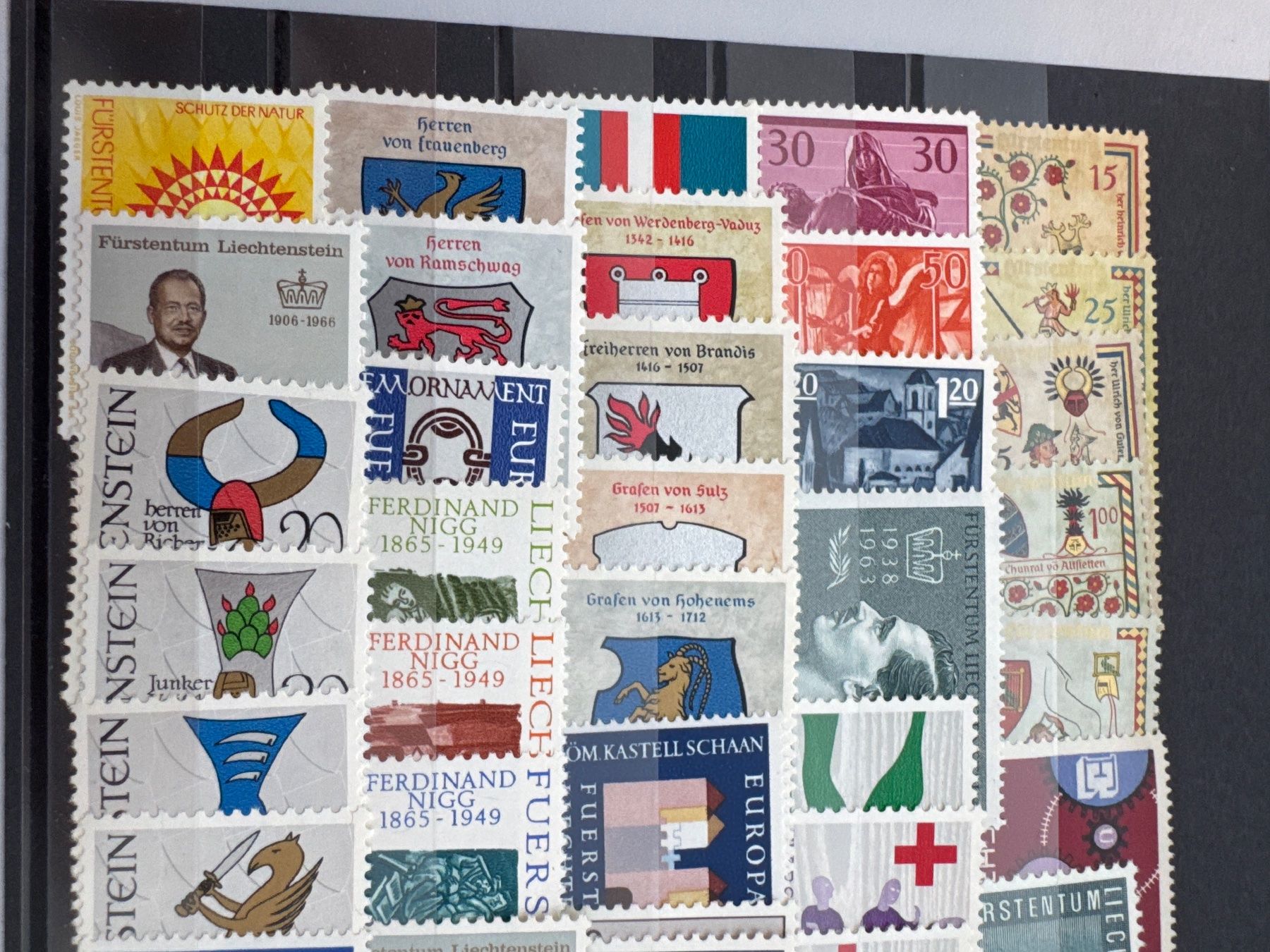 Tutti i francobolli: Super Lot Liechtenstein postfrisch – Usato da Küssnacht am Rigi venduto da POSTOMASTER 1