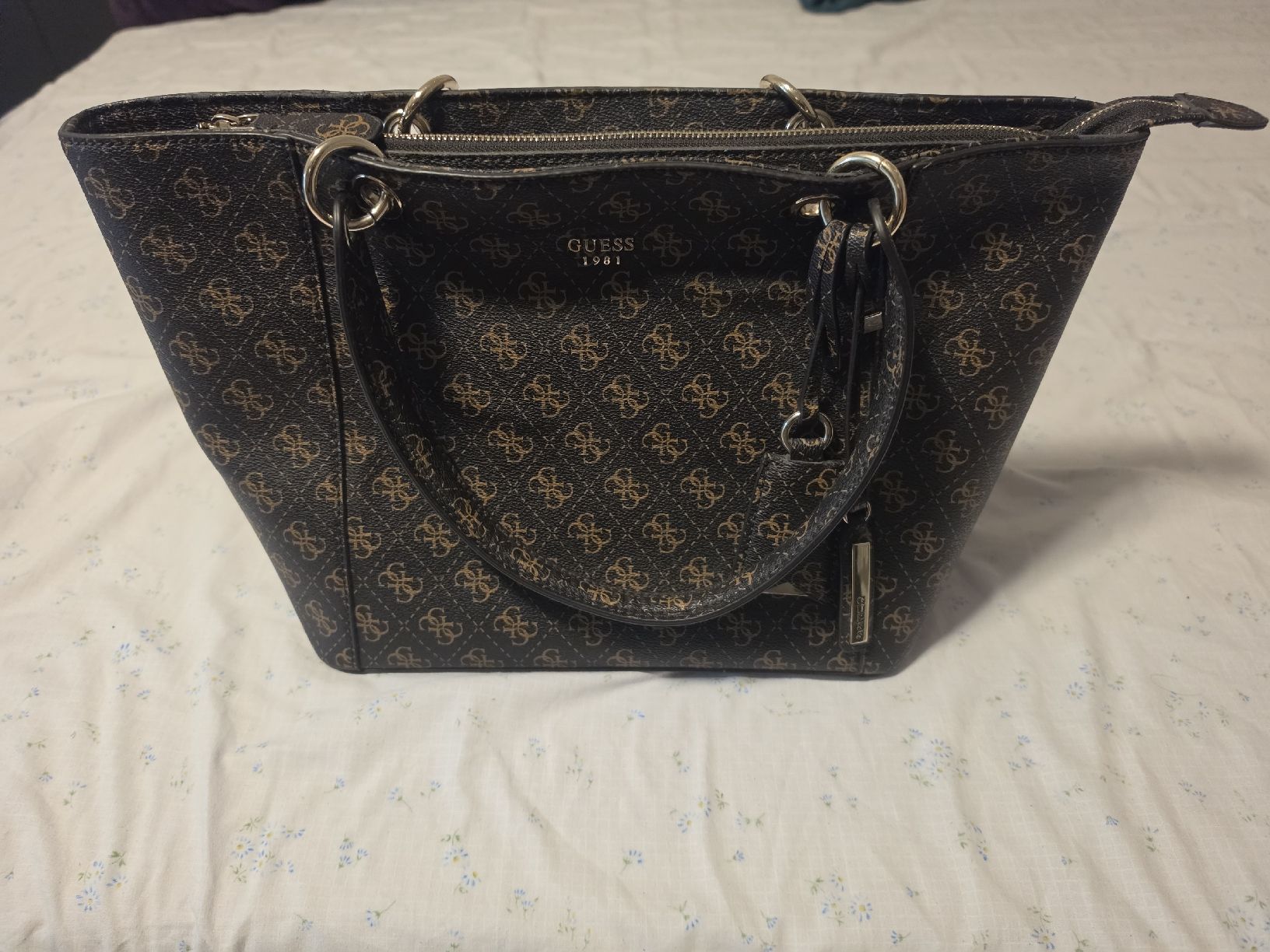 Guess Taschen für Damen: Handtasche Guess – Gebraucht aus Winterthur von xXSchwwizXx