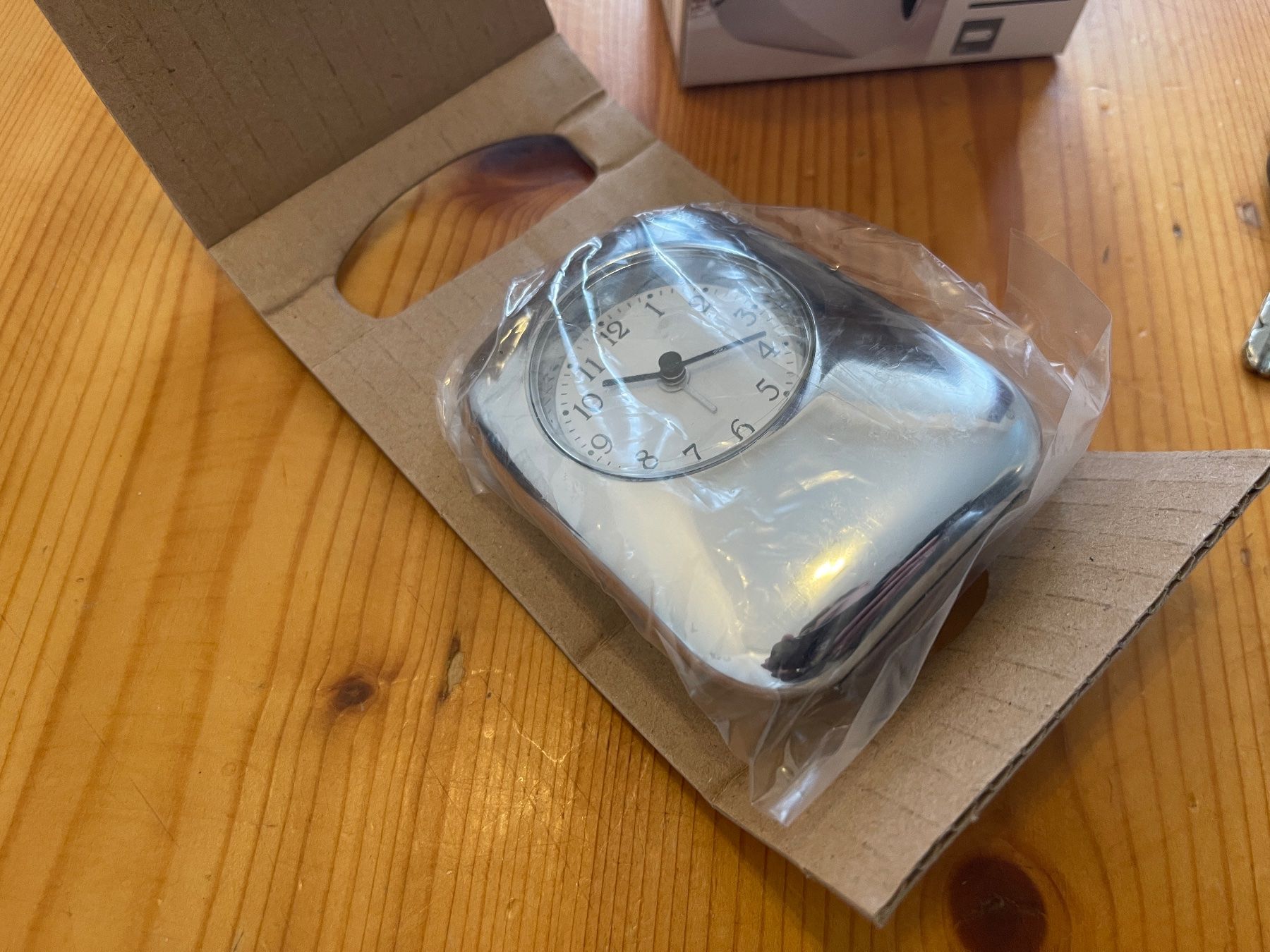 Sveglie: Tchibo Wecker Alarm Clock - Hochwertiges Metalgehäuse, Mecha – Nuovo e nell'imballaggio originale da Weinfelden venduto da ice_heart_xx 3