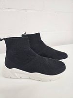 NEU Sneakers Schlupf schwarz Gr. 38