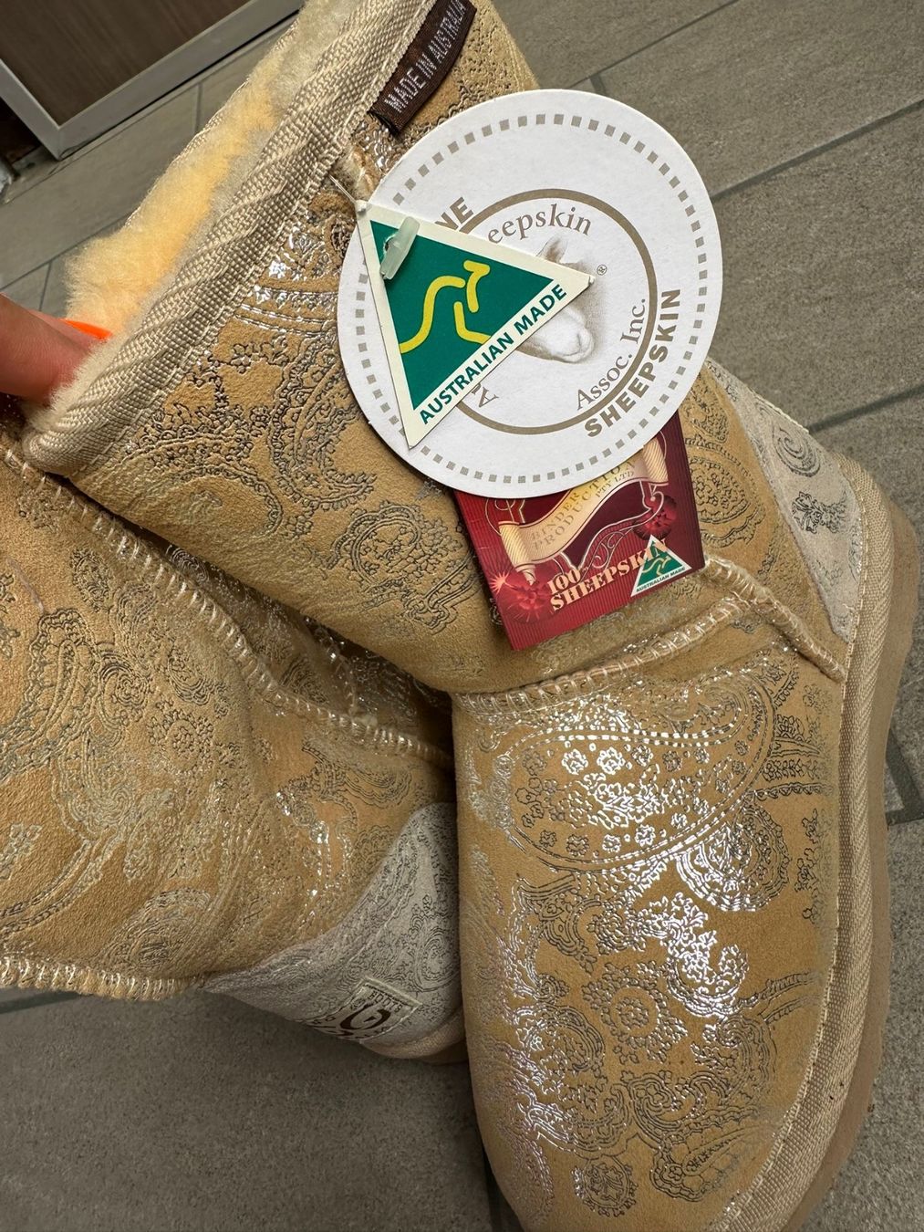 Ugg Chaussures femmes: UGG Damenstiefel Original und OVP gr 37 – Neuf avec emballage d'origine à Rheinfelden par Stratossuisse