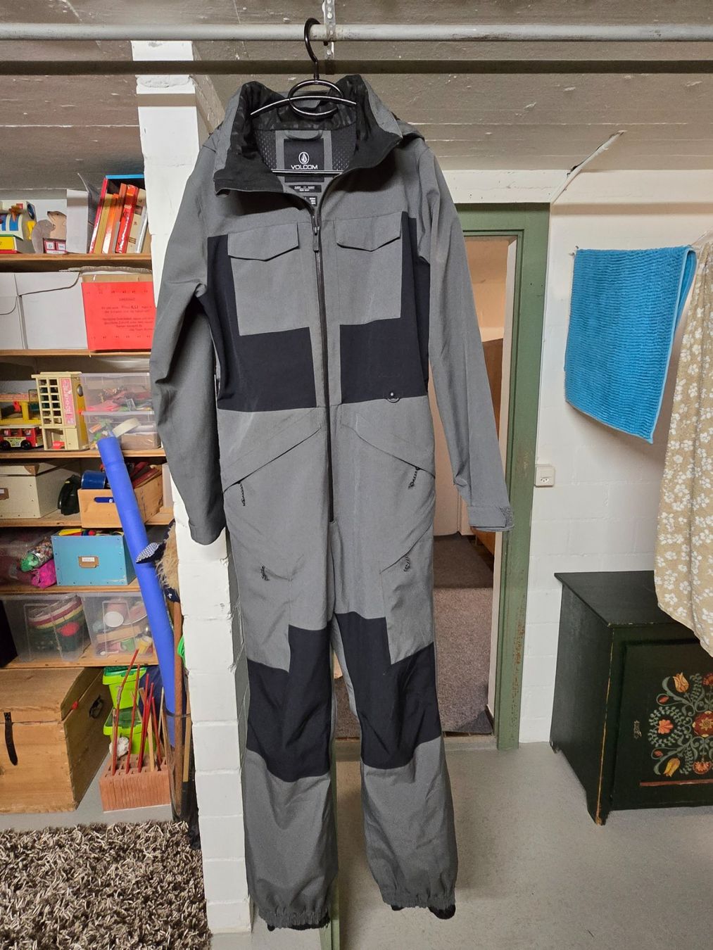 Volcom Kleiderpakete: Einteiliger Skianzug Volcom – Gebraucht aus Volketswil von Rotfuss 1