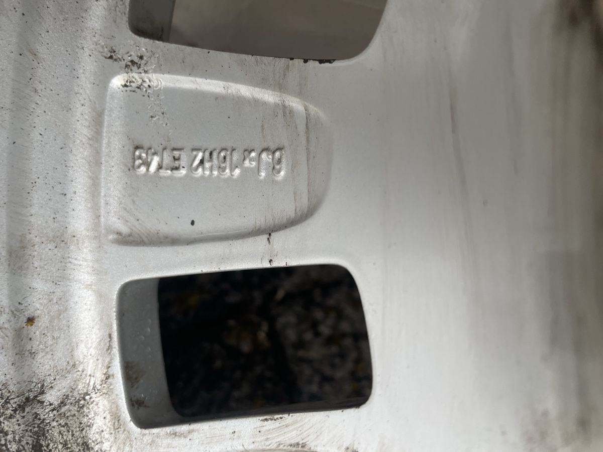 Volkswagen Cerchioni: VW UP Räder mit Winterbereifung – Usato da Muhen venduto da marc1995 4