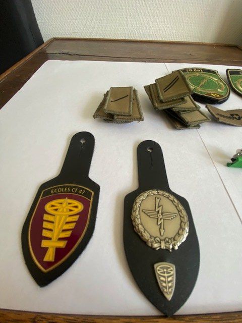 Schweizer Armee Plaketten & Abzeichen: LOT ABZEICHEN UND RIBBON  CH ARMEE – Gebraucht aus Chur von silbermon 1