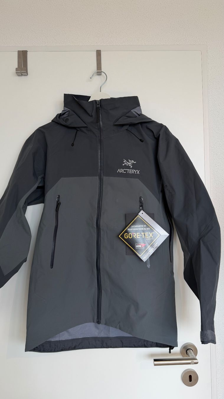 Arcteryx Giacche: Arcteryx Beta AR Jacke Grösse L – Nuovo e nell'imballaggio originale da Waldkirch venduto da SuisseArchiveShop