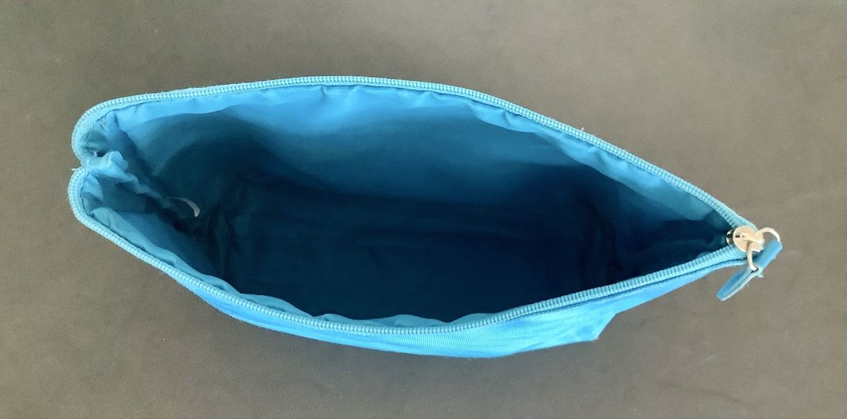 Custodie per cosmetici: Praktisches Necessaire Täschli, hellblau – Usato da Züberwangen venduto da benjause 2