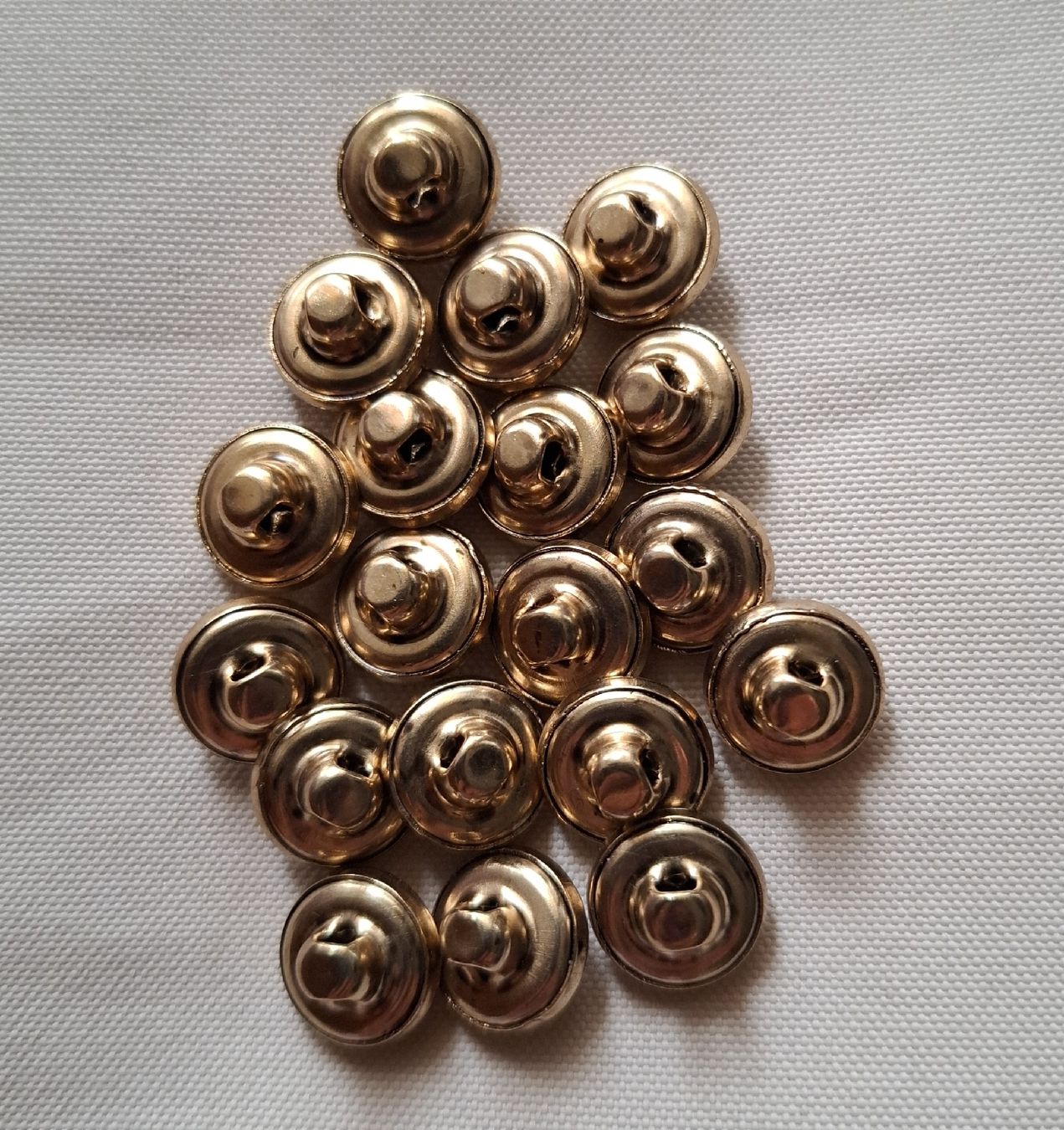Bottoni: 19 Knöpfe, Barock Muster, 11 mm. – Usato da Dietikon venduto da Hirschkopf 4