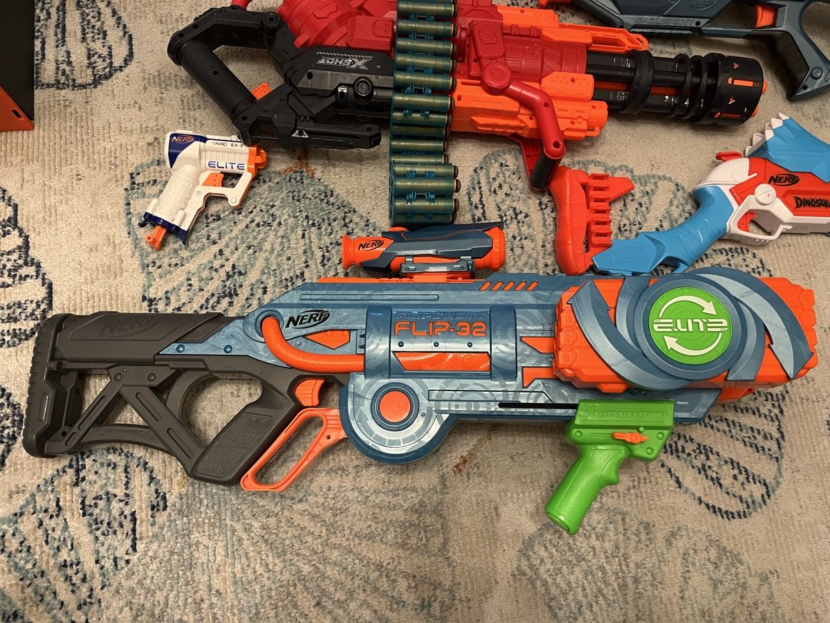 Nerf Giocattoli: Nerf Sammlung mit Ständer und Pfeilern – Usato da Winterthur venduto da Tim_76 2