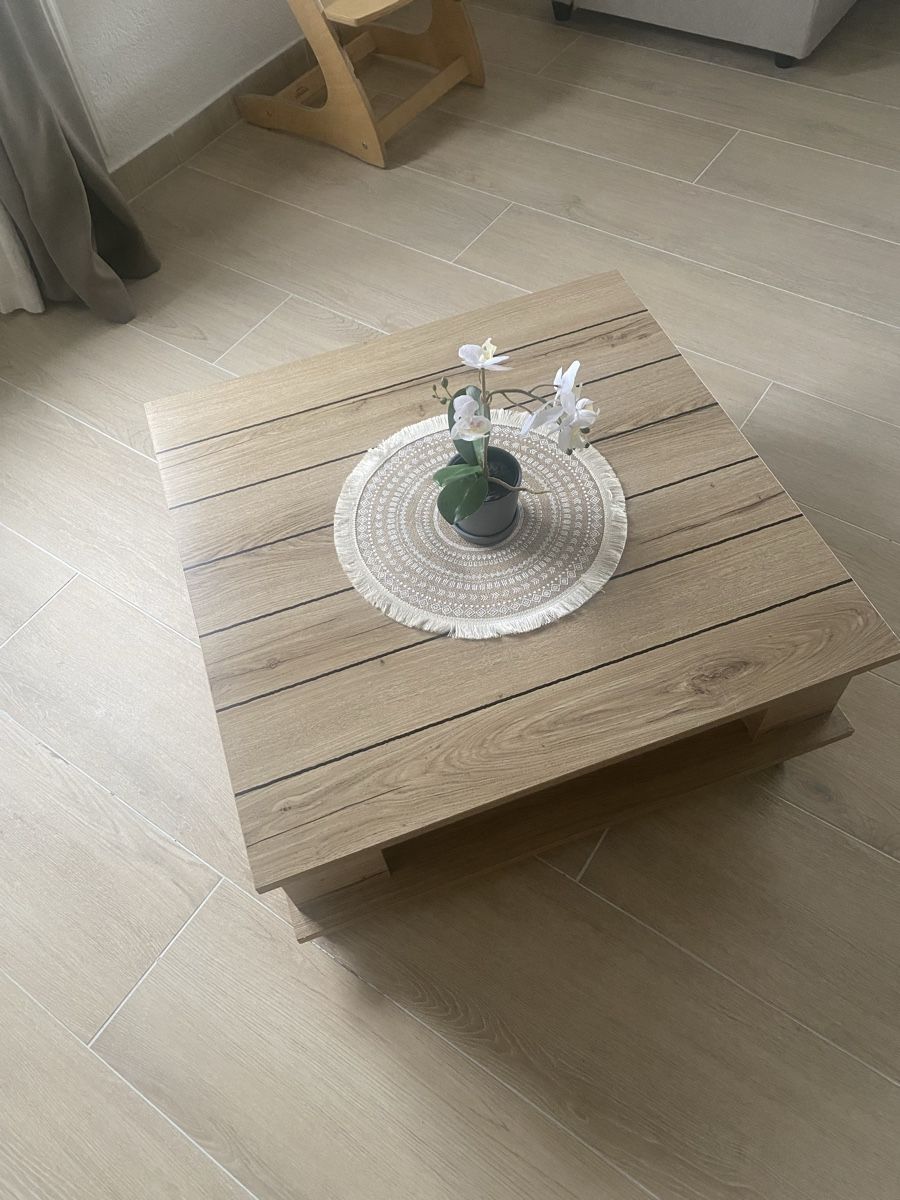 Tavoli: Table basse carrée, bois clair, design moderne ✨ – Usato da Delémont venduto da bou_26 5