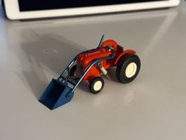 Traktor mit Schaufel Modell