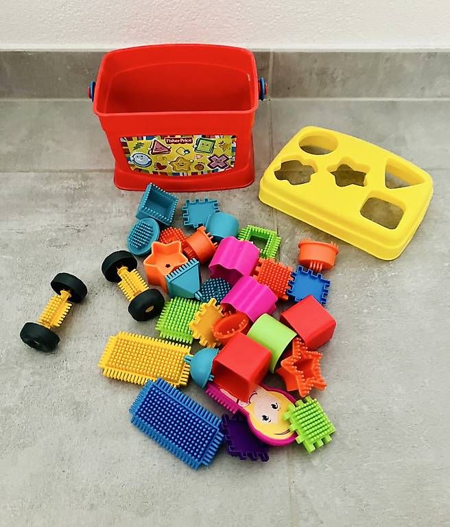 Spielzeuge: Mon Trieur de Formes - Strickle Bricks – Gebraucht aus Martigny von avf_w8zf