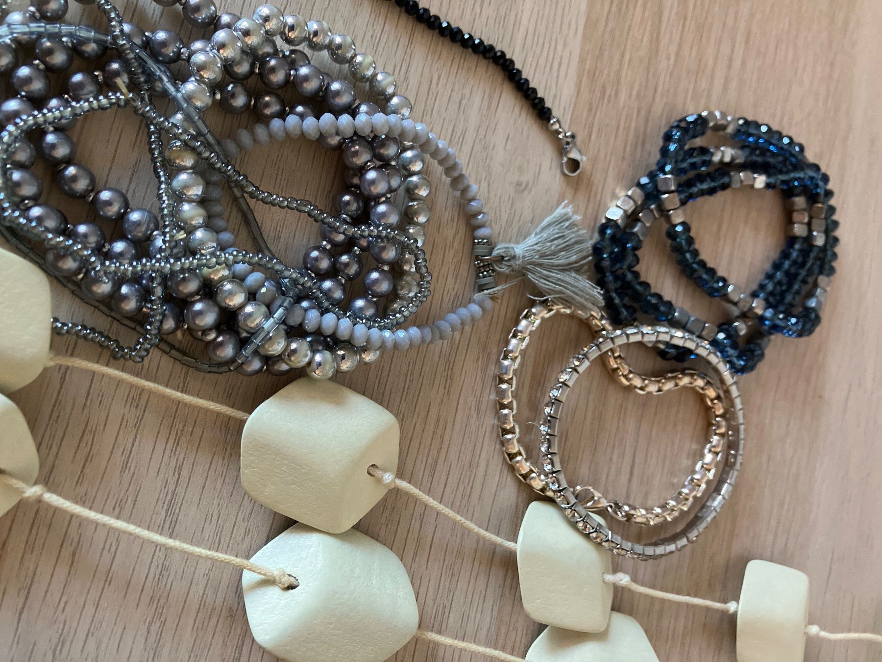Sonstiger Schmuck: Lotto di bigiotteria - collane e bracciali – Gebraucht aus Lugano von jfo_7lsm 3
