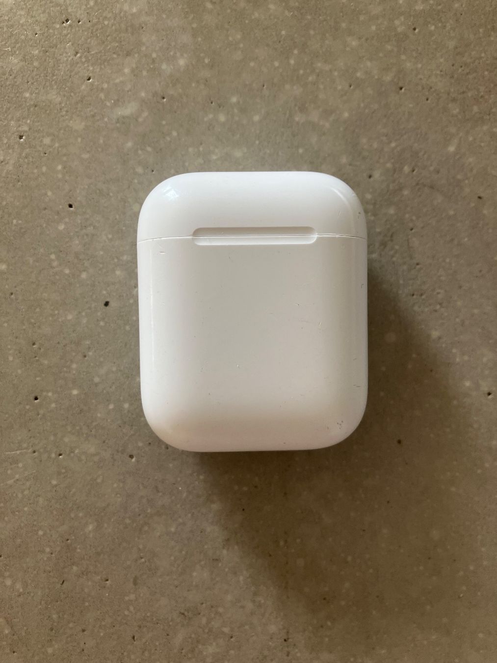 Apple Cuffie: APPLE AIRPODS Case – Usato da Lausanne venduto da mr.v 1