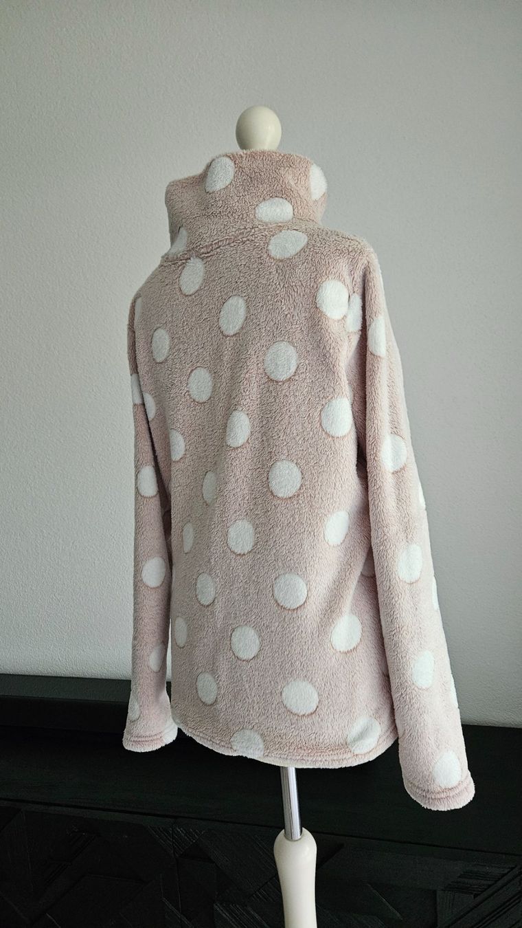 Negligees & Pyjamas: Pyjama Shirt / Plüschpyjamas – Gebraucht aus Bülach von Recherchieren 4