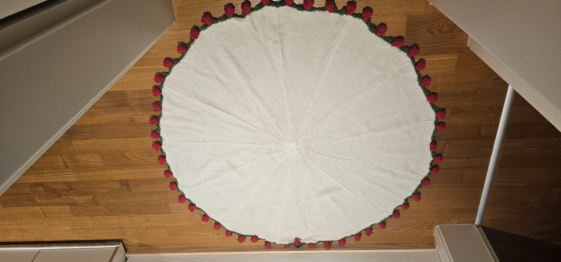 Tutte le decorazioni: Gehäkelte Tischdecke, Rosenmuster – Nuovo (secondo la descrizione) da Rorschach venduto da Eni_f96b 1