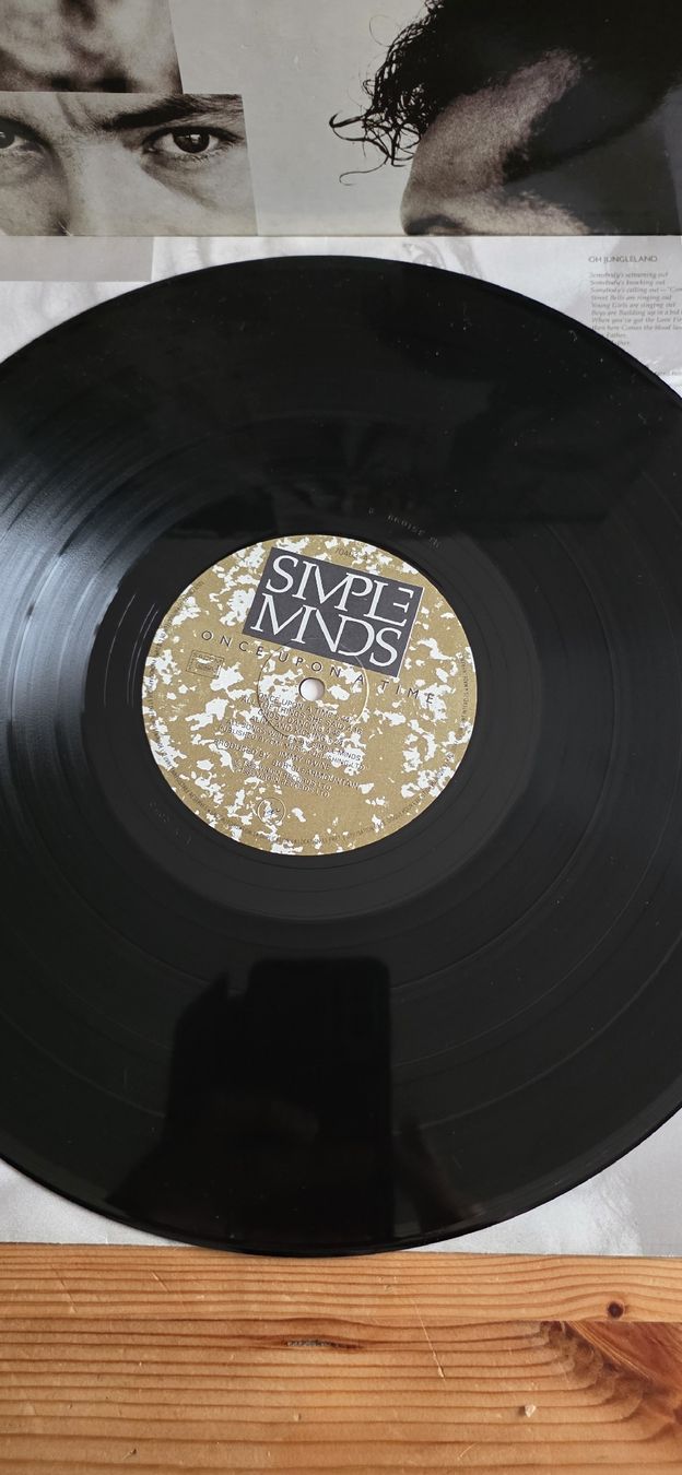 Dischi in vinile: Simple Minds "Once Upon a Time  1985 Vg,Vg – Usato da Yvonand venduto da RF-VINYL 1