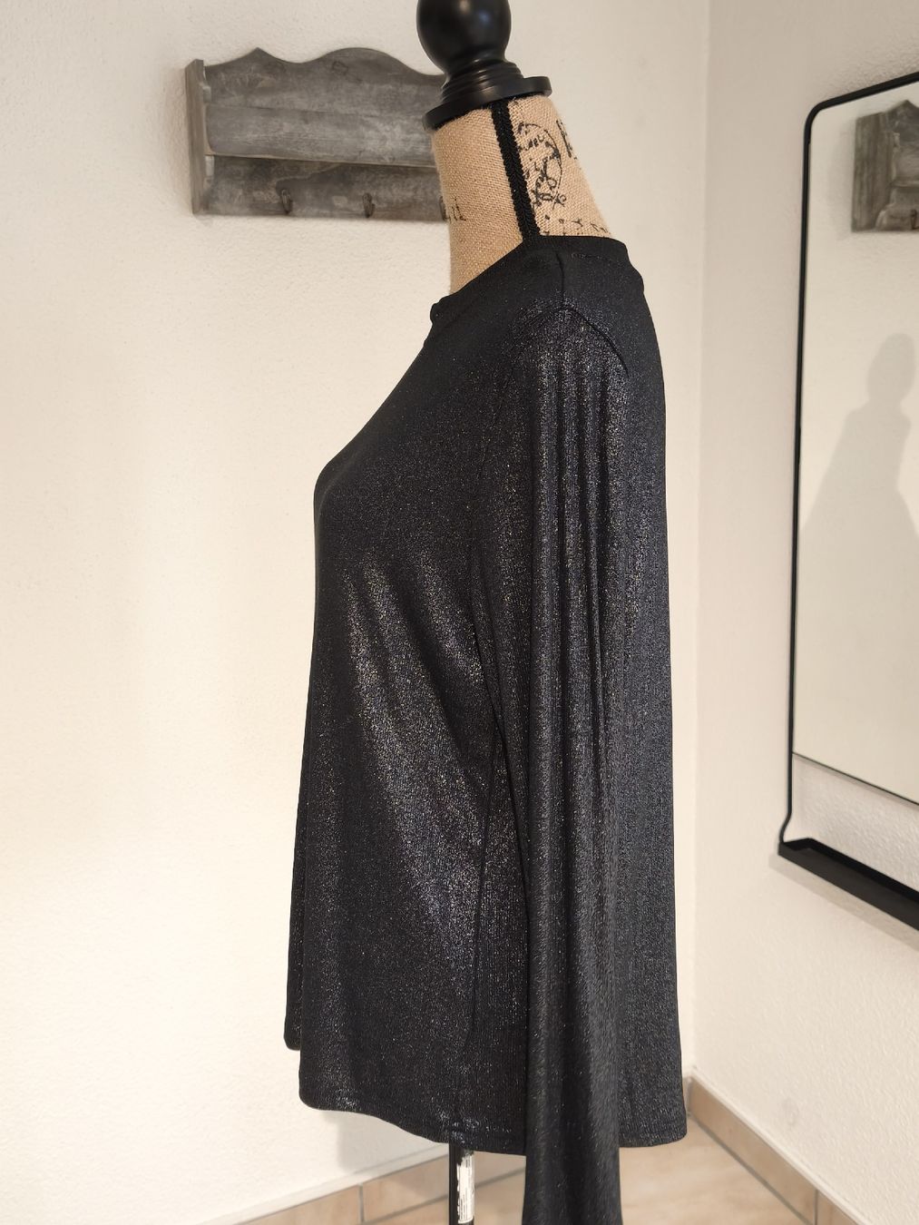 Pullover & Sweatshirts: Damen Pullover schwarz Glitzer Grösse XL neu – Neu und originalverpackt aus Emmetten von SecondhandSiska 1