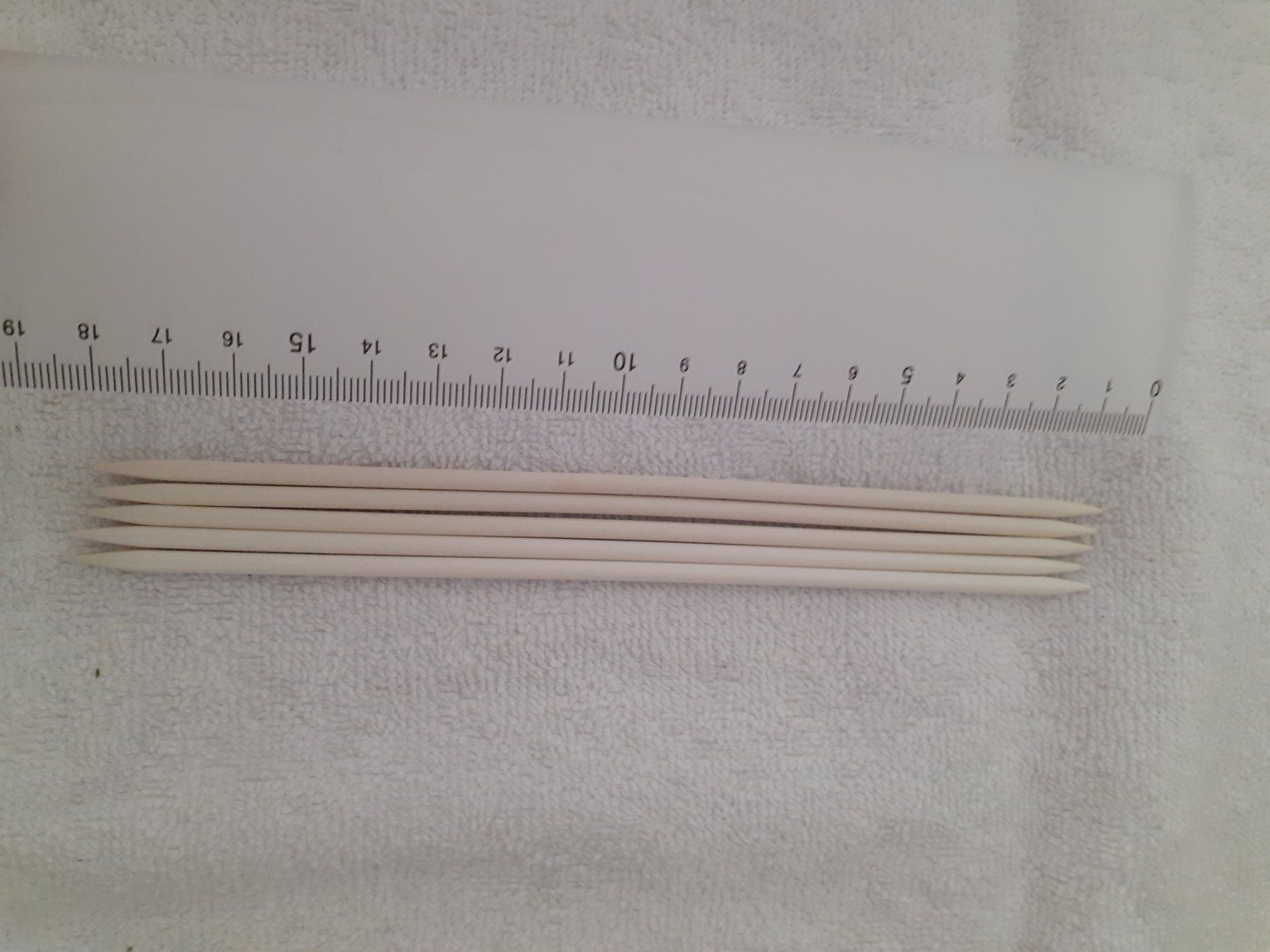 Ferri: Mittlere Stärke Stricknadel 5 Stück – Usato da Yverdon venduto da DerStorchUndDieBiene 2