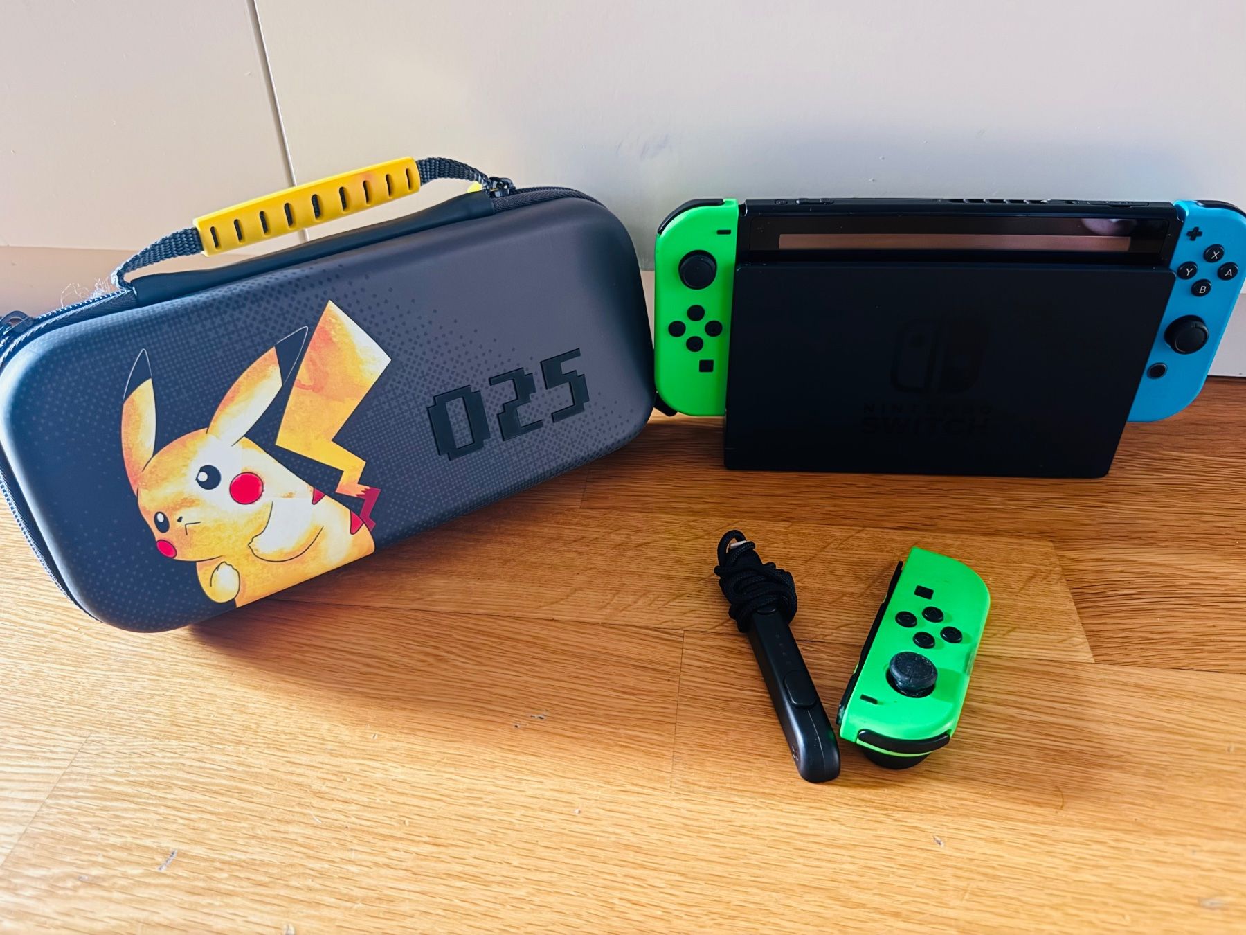 Controller: Nintendo Switch V2 mit Dockingstation und Tasche – Neu (gemäss Beschreibung) aus Stein AG von ellenacleofea