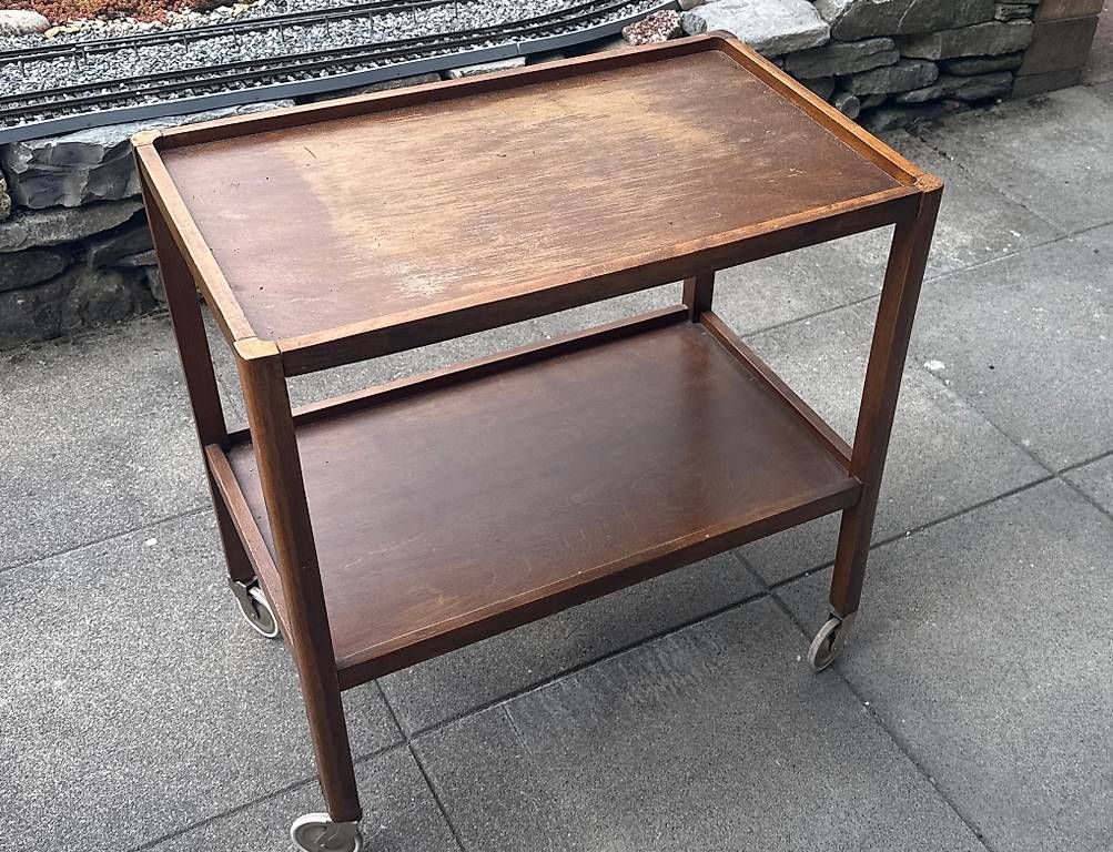 Tische: Tischli – Gebraucht aus Matten(St.Stephan) von ren_r8tw 2