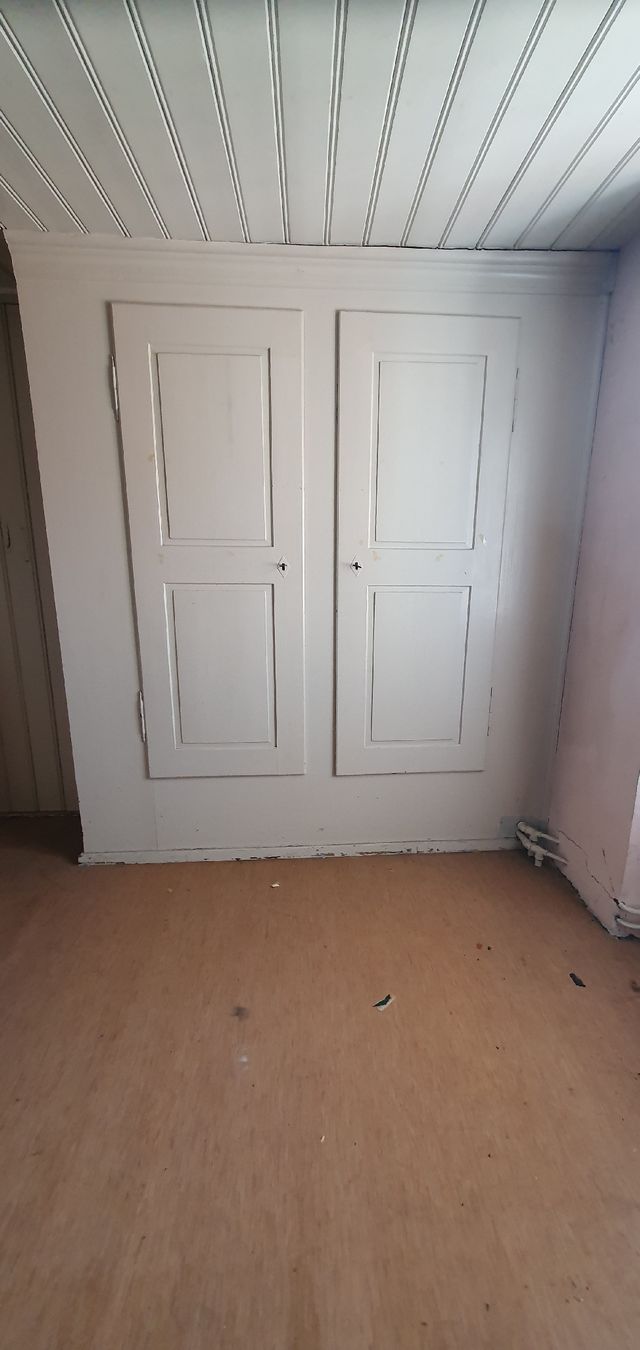 Armadi: Antiker Schrank – Usato da Bözberg venduto da markmcge
