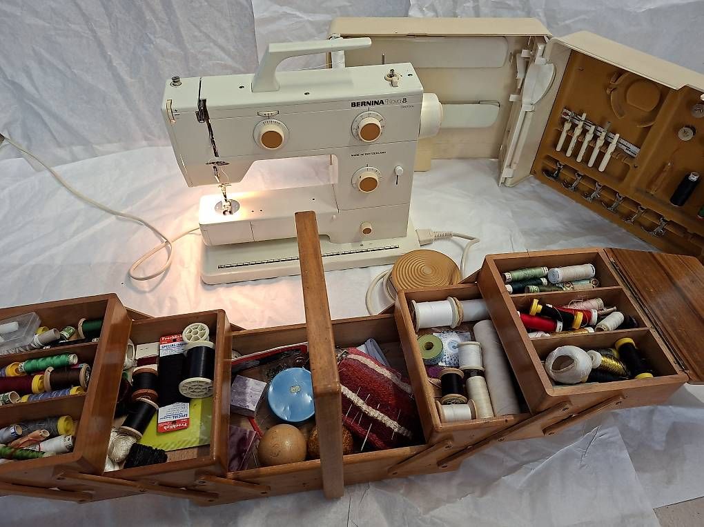 Bernina Nähmaschinen: Bernina 900 mit Zubehör – Gebraucht aus Olten von Mezopotamya