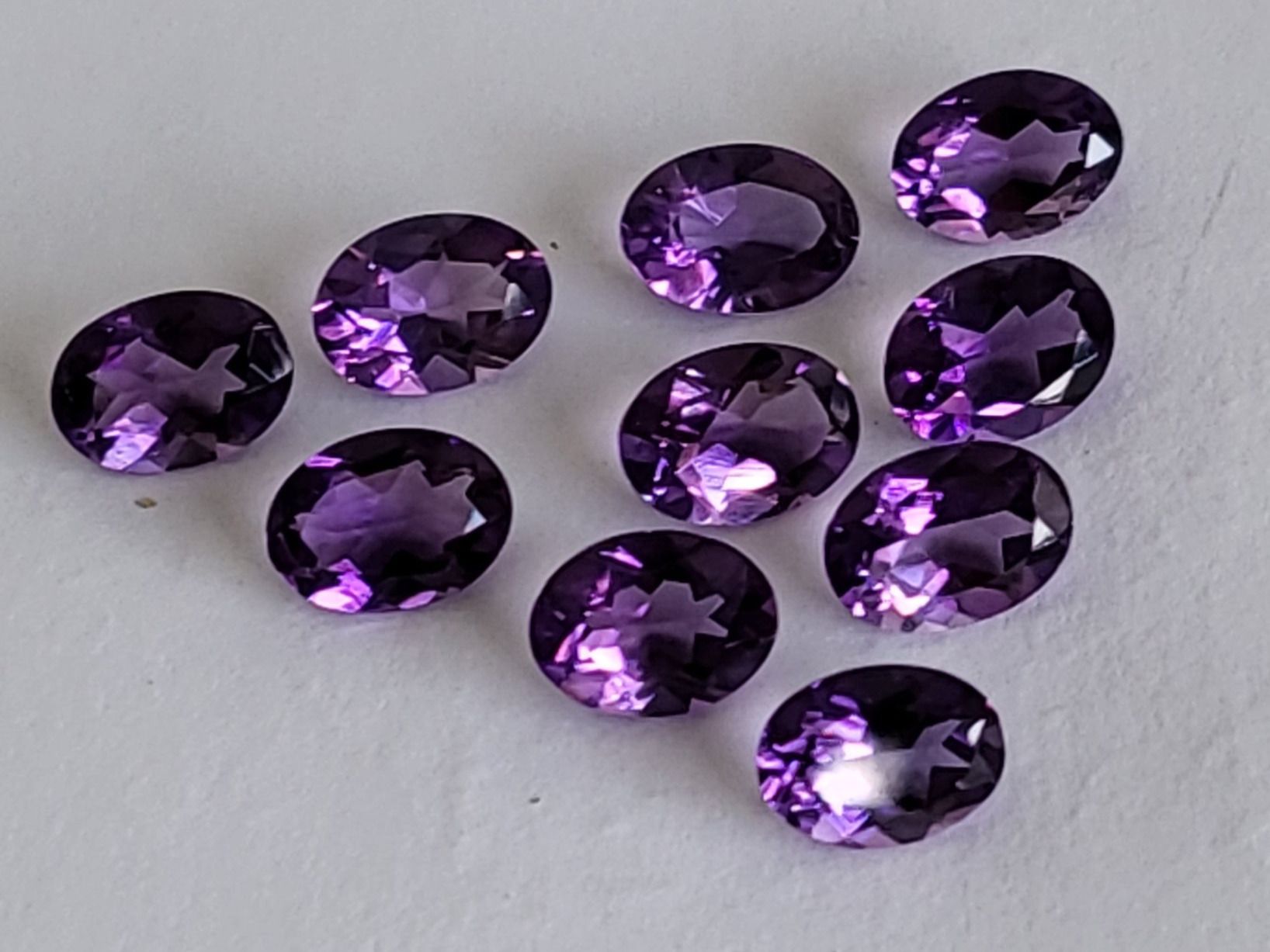 Pietre preziose: Améthystes AAA ovales 7 x 5 mm / 0.62 ct – Nuovo (secondo la descrizione) da La Chaux-de-Fonds venduto da j-aime-les-gemmes 1