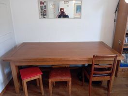 grosser Holztisch, massiv und ausziebar