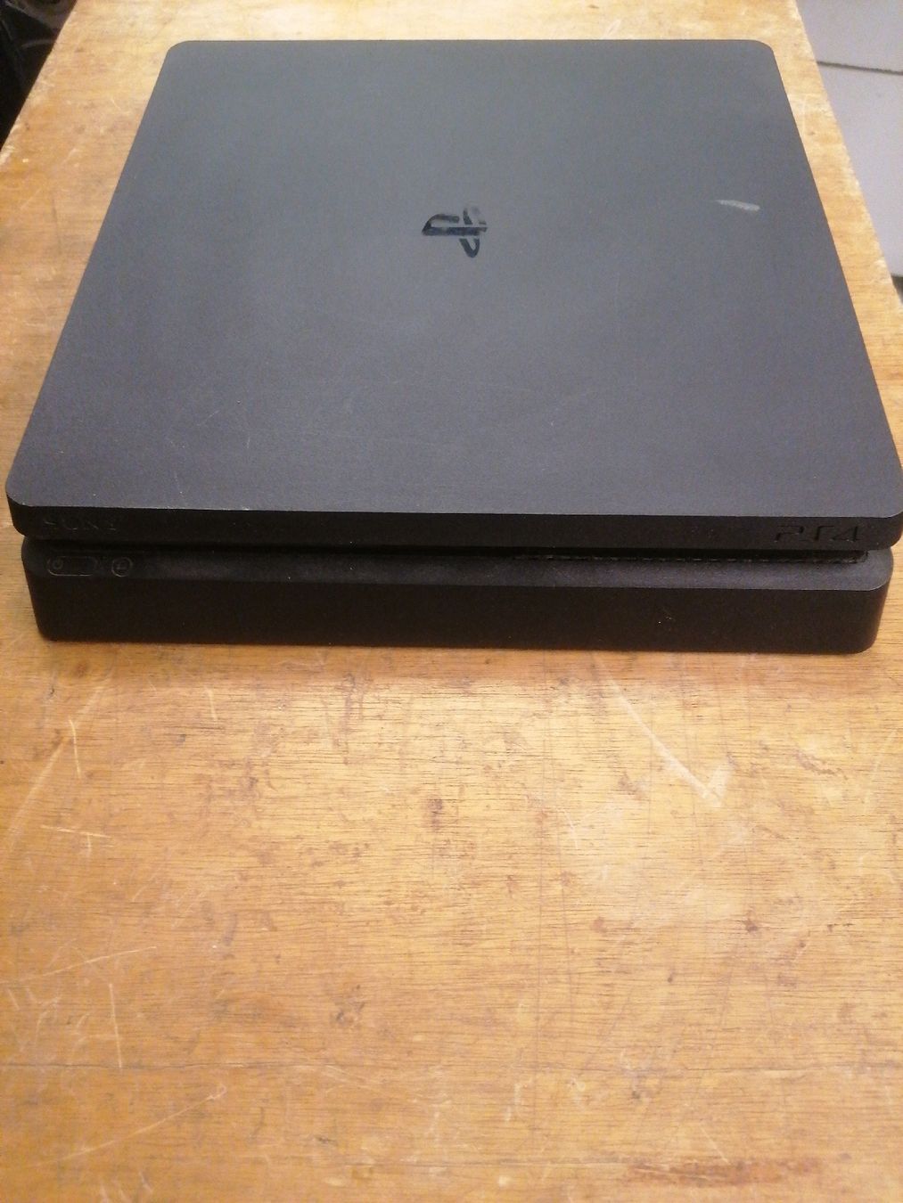 Sony Console: Ps4 cuh 2116b occasion sans commande – Usato da Icogne venduto da Molfo