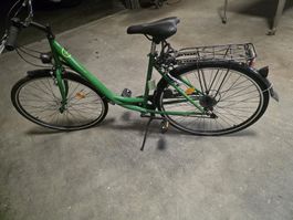 Citybike grün mit Gepäckträger gebrauchter Zustand