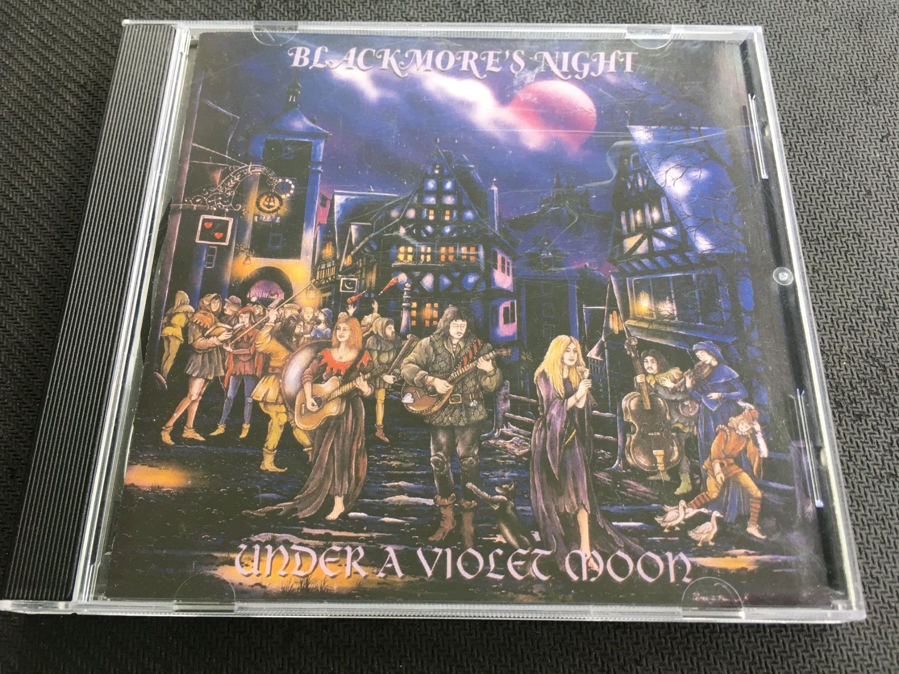 CD: Blackmore's Night - Under A violet moon -CD- – Usato da St.Gallen venduto da MedienJoe