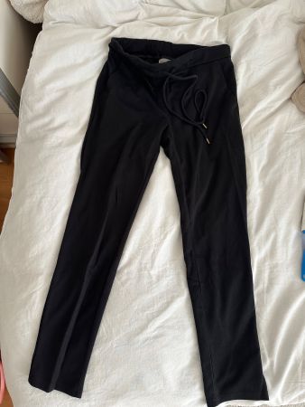 Schwarze Stoffhose von Vero Moda, Grösse 36 - Top Zustand!