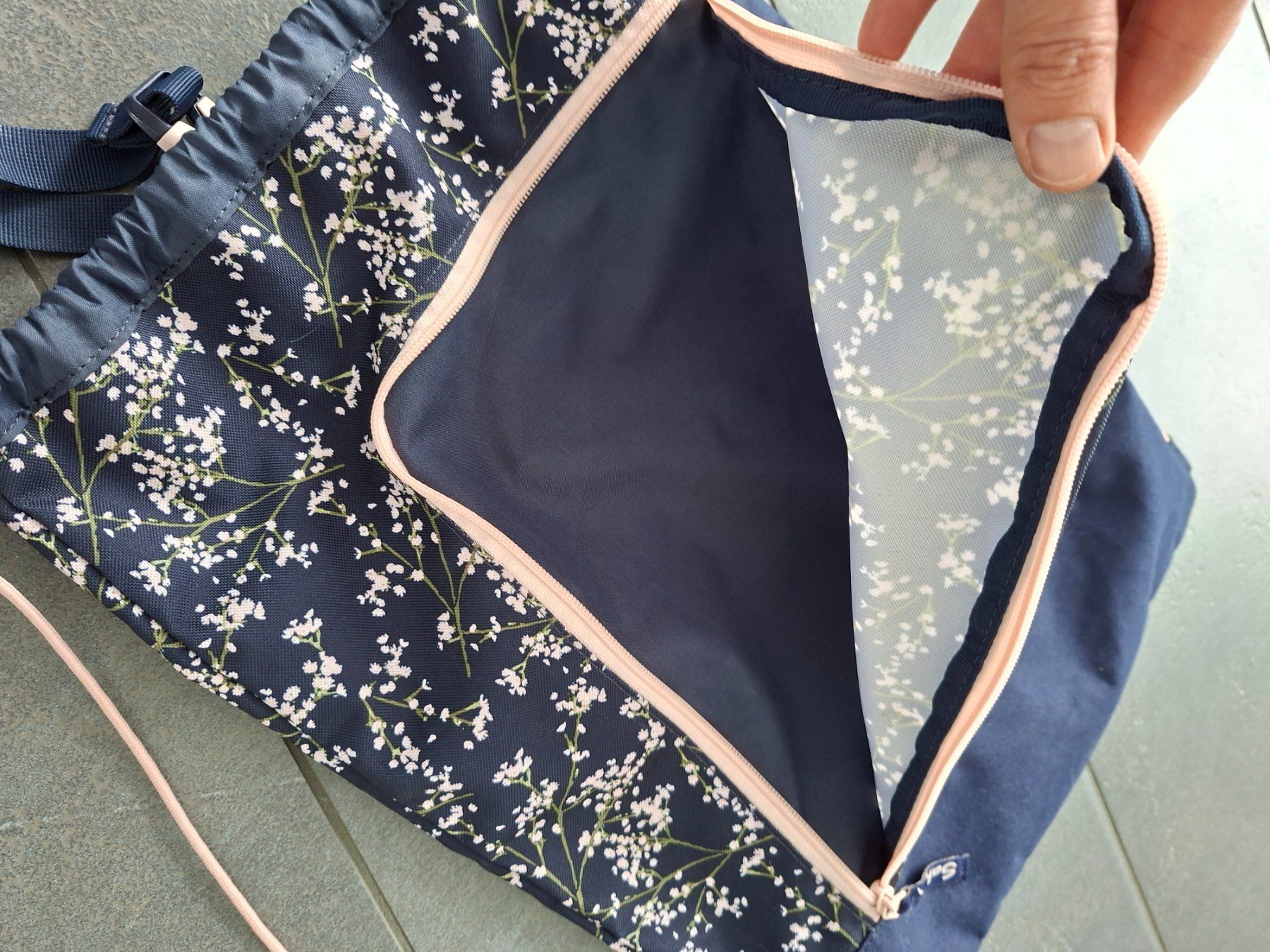 Satch Borse & Zaini: Turnbeutel Satch mit Blumenmuster bloomy breeze/lila – Usato da Balzers venduto da Gecco09 3