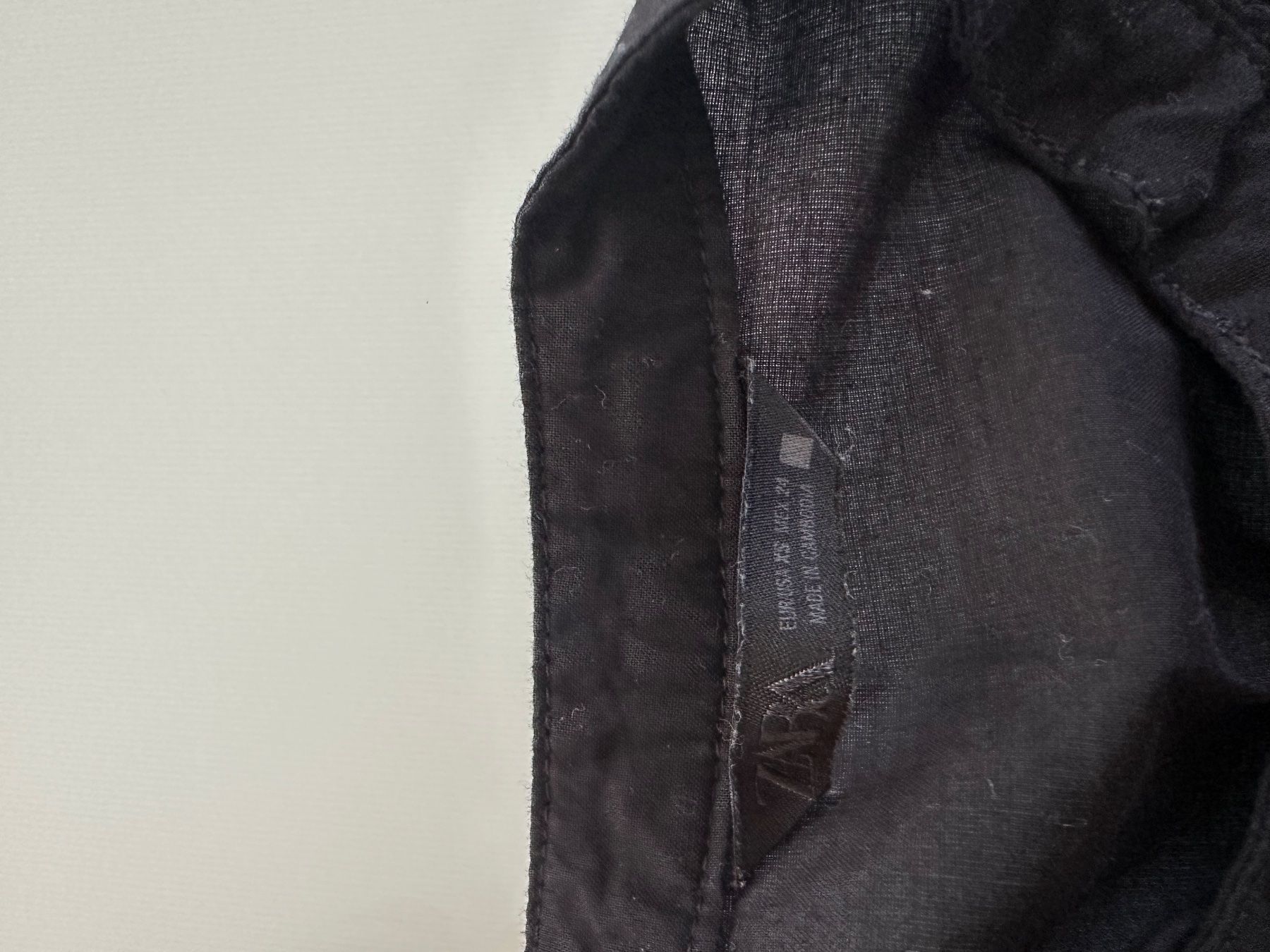 Zara Top: Zara Black Top Size S , top condition! – Usato da Kloten venduto da gab_jl5l 3
