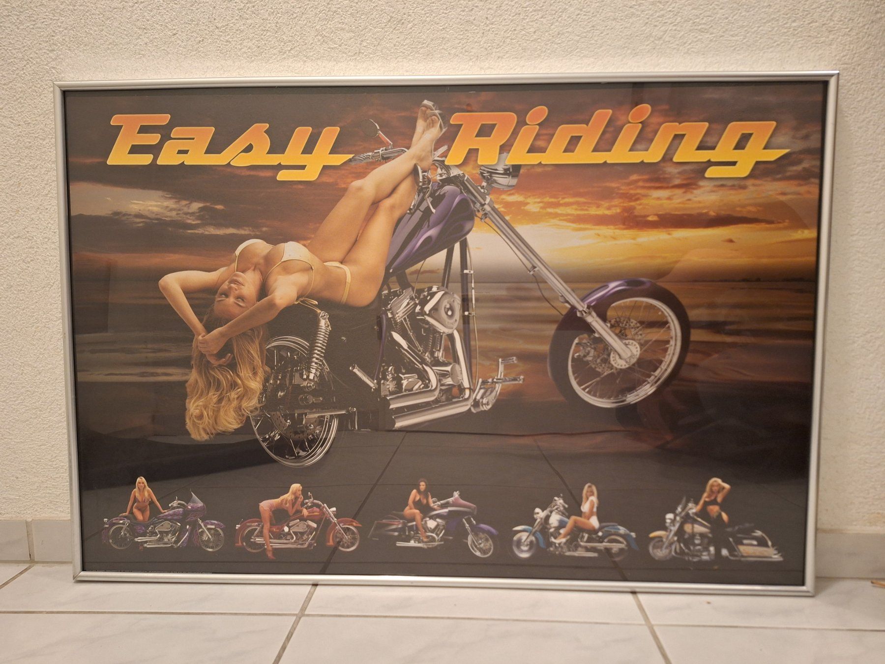Foto & Immagini: Wandbild "Easy Riding Bikergirls" – Usato da Niederhasli venduto da ZZoki