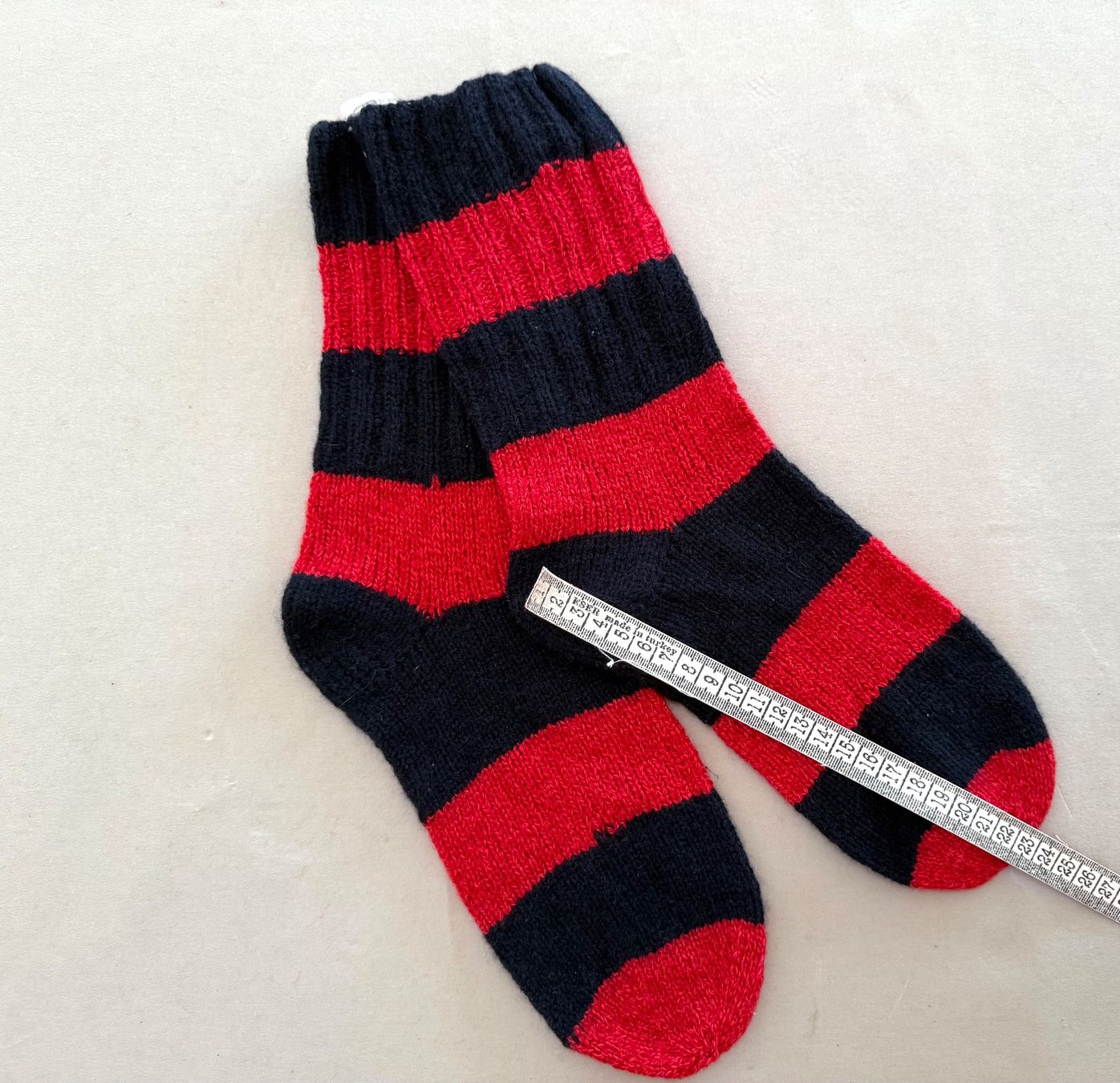 Calze: Cashmere 100%, Hand Made Knitted Socks Red/Black – Nuovo e nell'imballaggio originale da Lugano venduto da Luswre 1