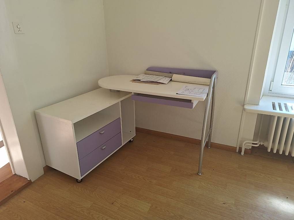 Bureaux: Bureau blanc et violet  – D'occasion à Travers par Sunsun85
